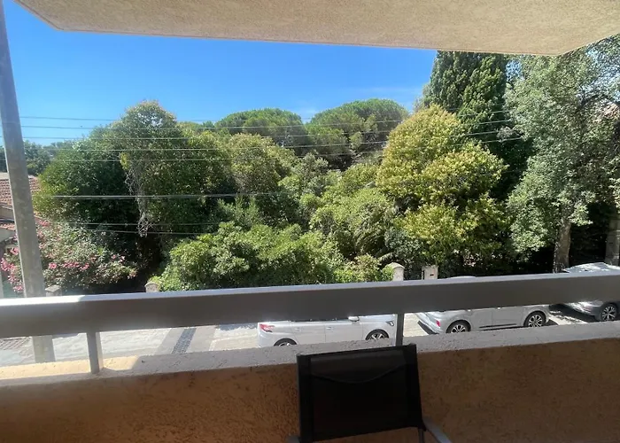 A 2 Pas De La * Fréjus