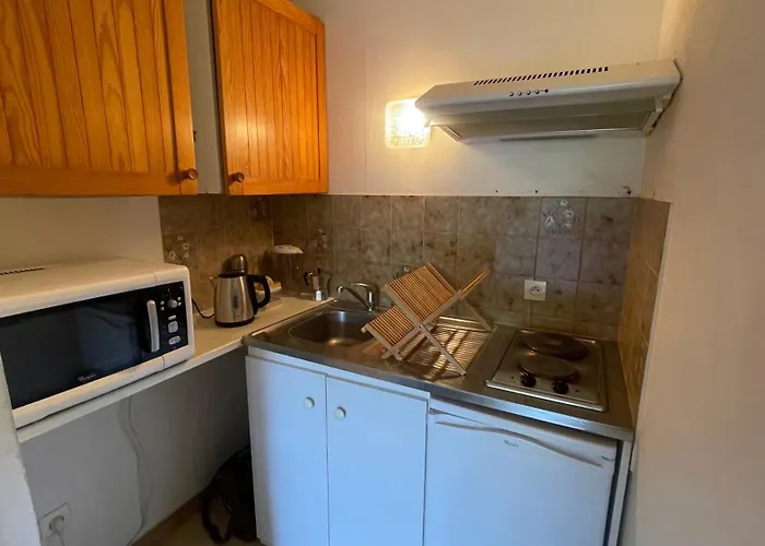 A 2 Pas De La * Fréjus