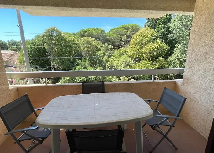 A 2 Pas De La Fréjus